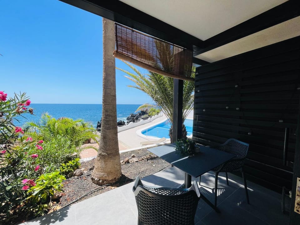 Balcony/Terrace, Sea view, Swimming pool