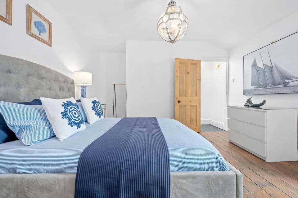 Large & Stylish Townhouse King Beds&free parking House in Salford