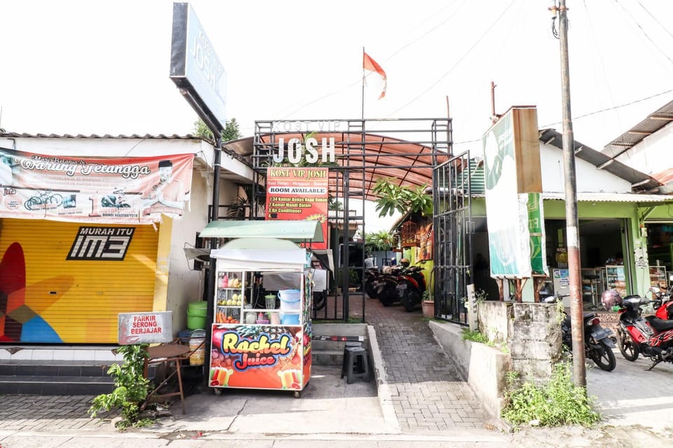Facade/entrance