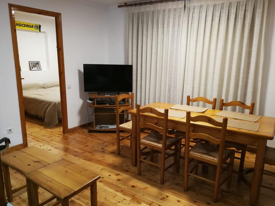 Communal lounge/ TV room, Living room, Dining area