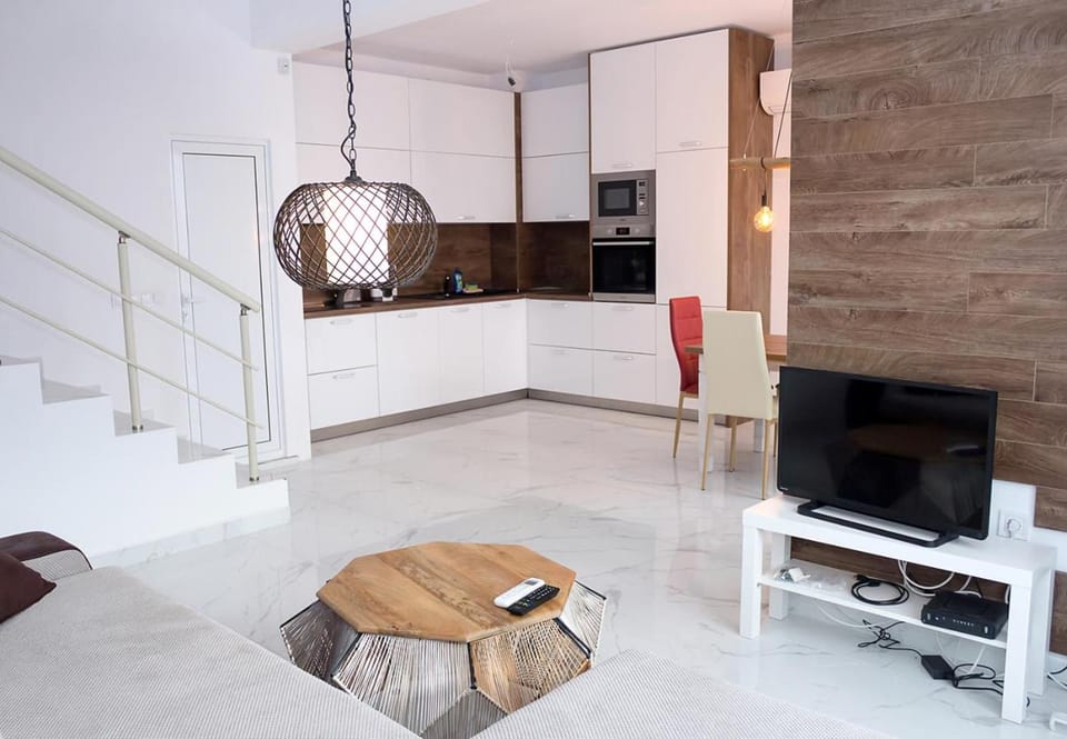 Kitchen or kitchenette, Living room