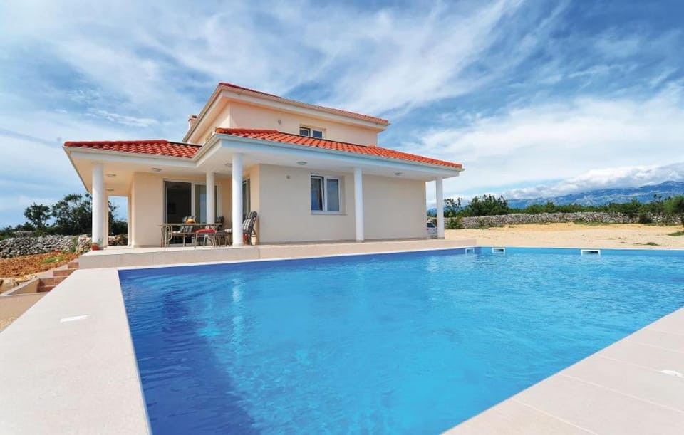 Property building, Swimming pool, Swimming pool