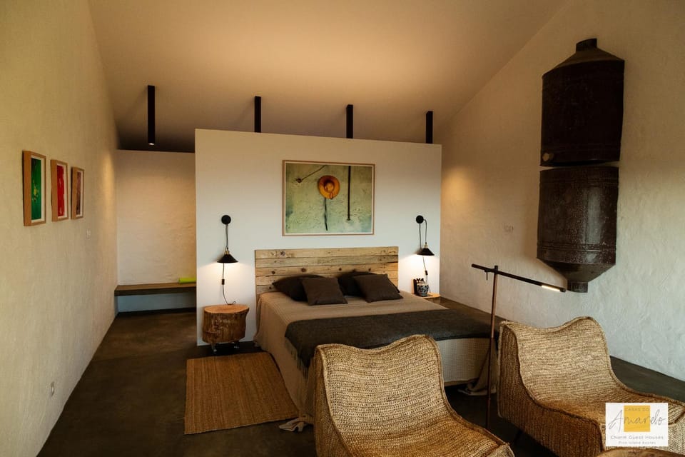Bed, Living room, Photo of the whole room, Seating area, Bedroom