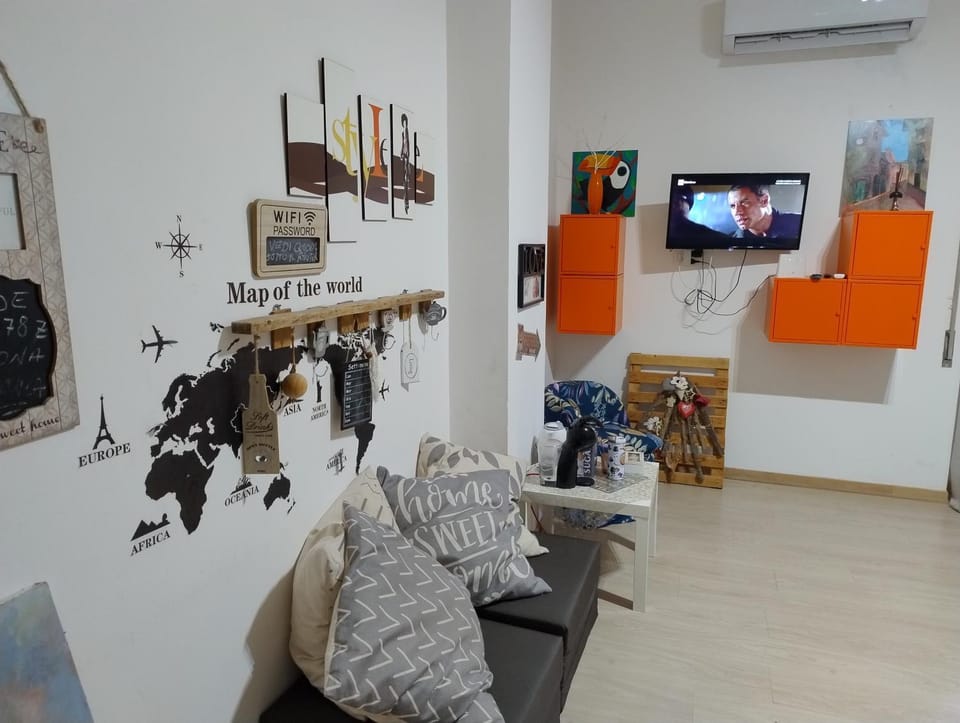 Giordiehouse 1 Restyling Apartment in Latina