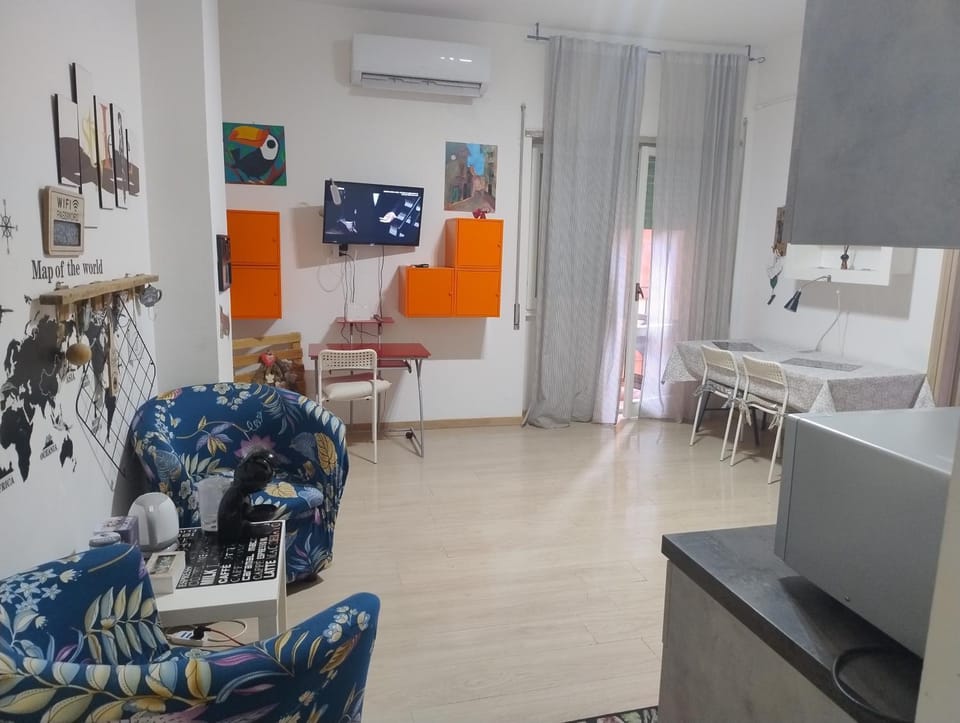 Giordiehouse 1 Restyling Apartment in Latina