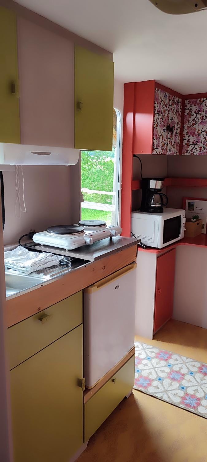 carazen , caravane chauffée Campground/ 
RV Resort in Auvergne-Rhône-Alpes