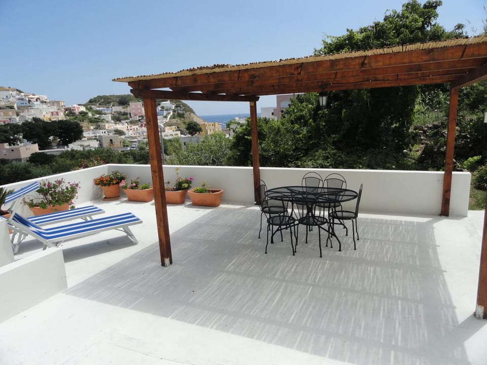 Cavadozza by Caseaponza it House in Ponza