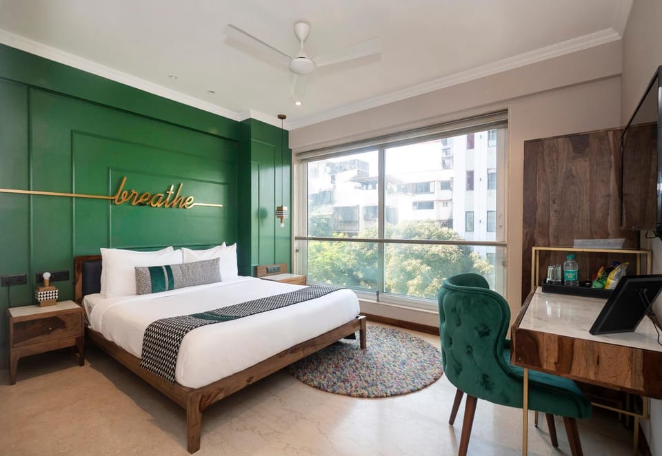 Bed, TV and multimedia, Bedroom