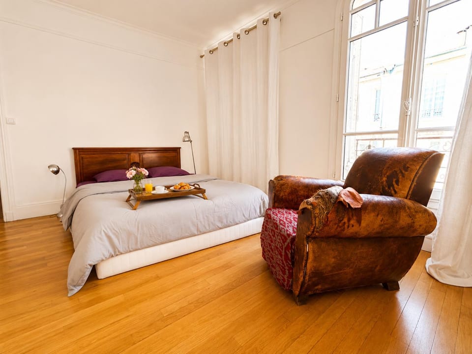 Bed, Living room, Photo of the whole room, Seating area, Bedroom, towels