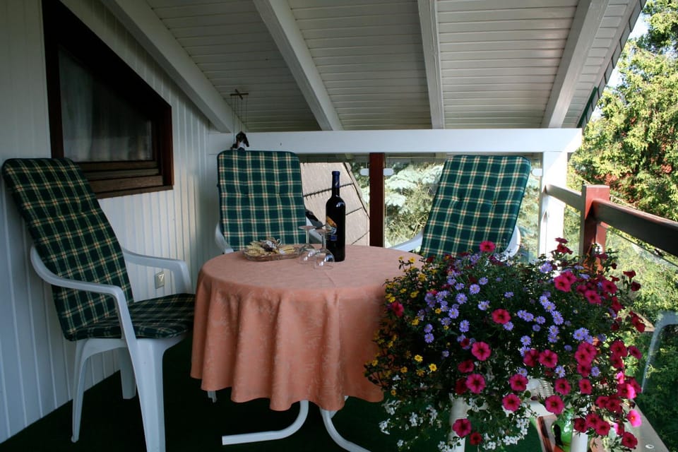 Balcony/Terrace, Garden view