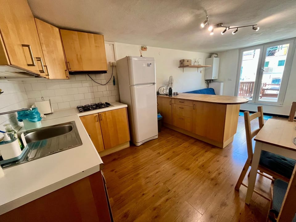 Dining area, dishwasher, stove
