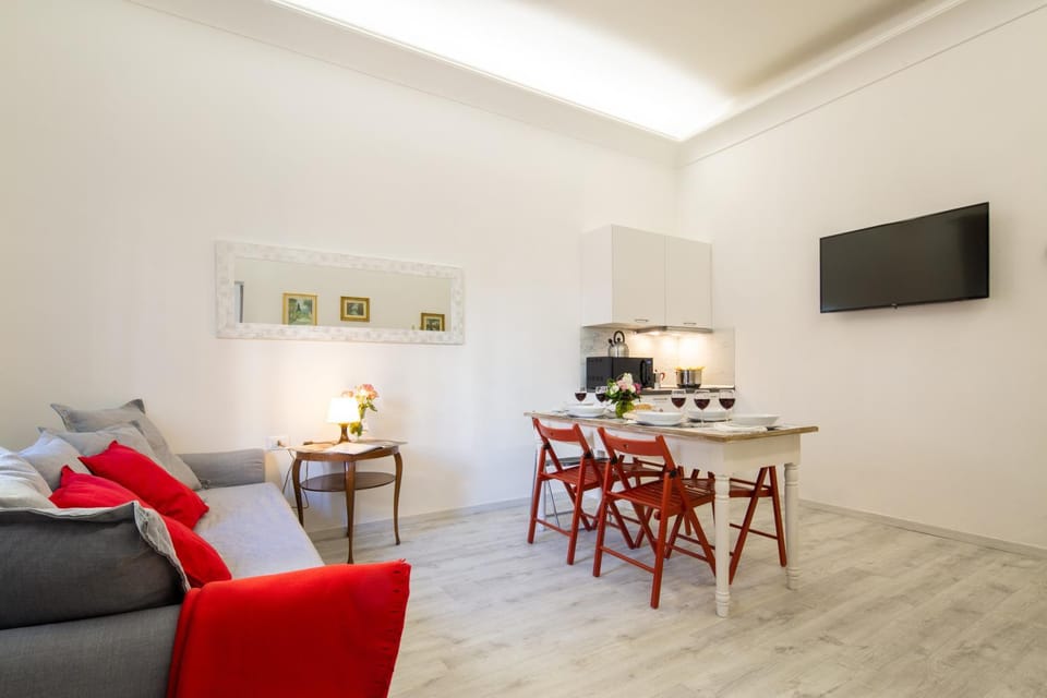 TV and multimedia, Living room, Seating area, Dining area