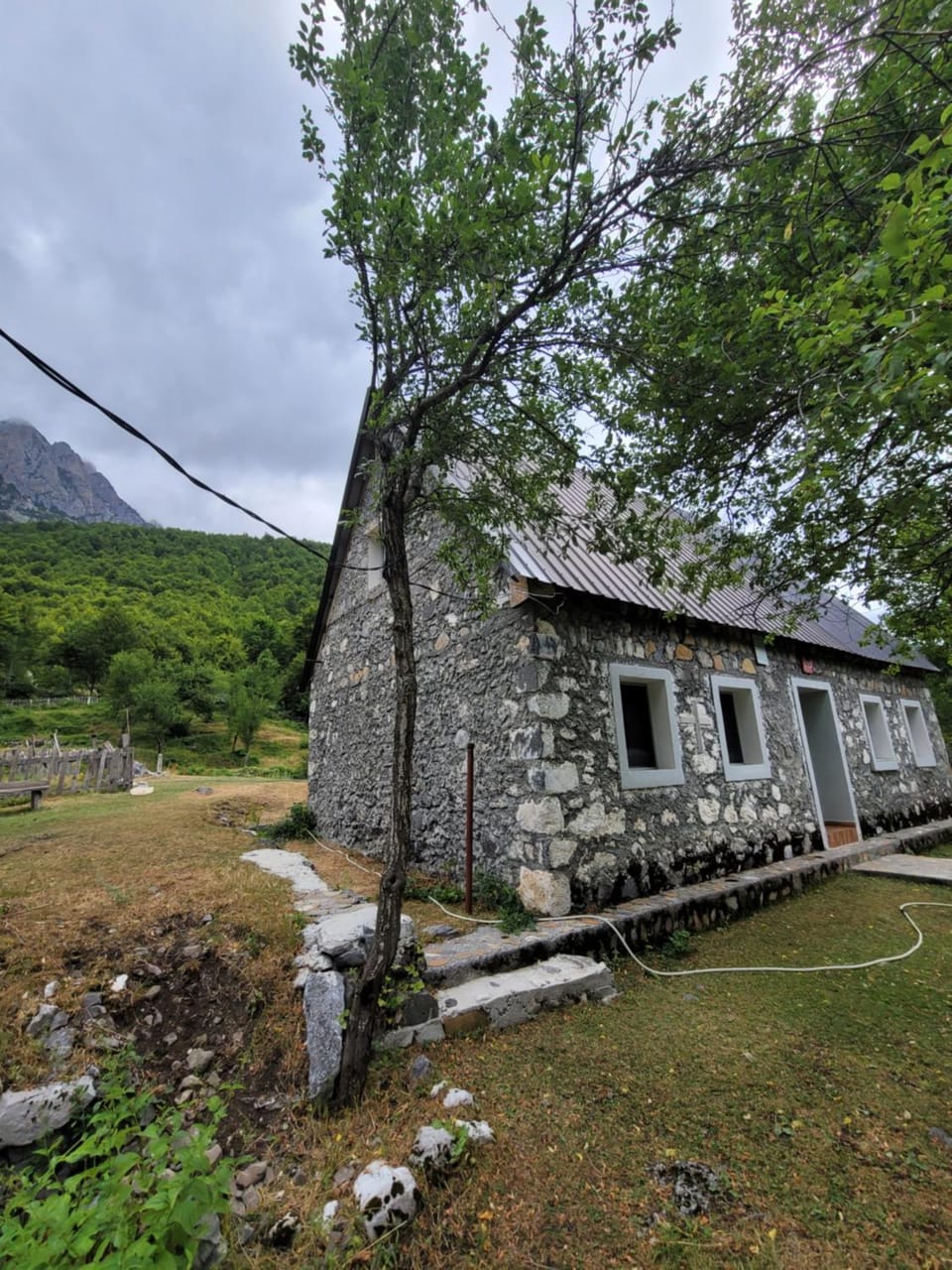 Property building, Day, Natural landscape, Garden, Garden view, Mountain view