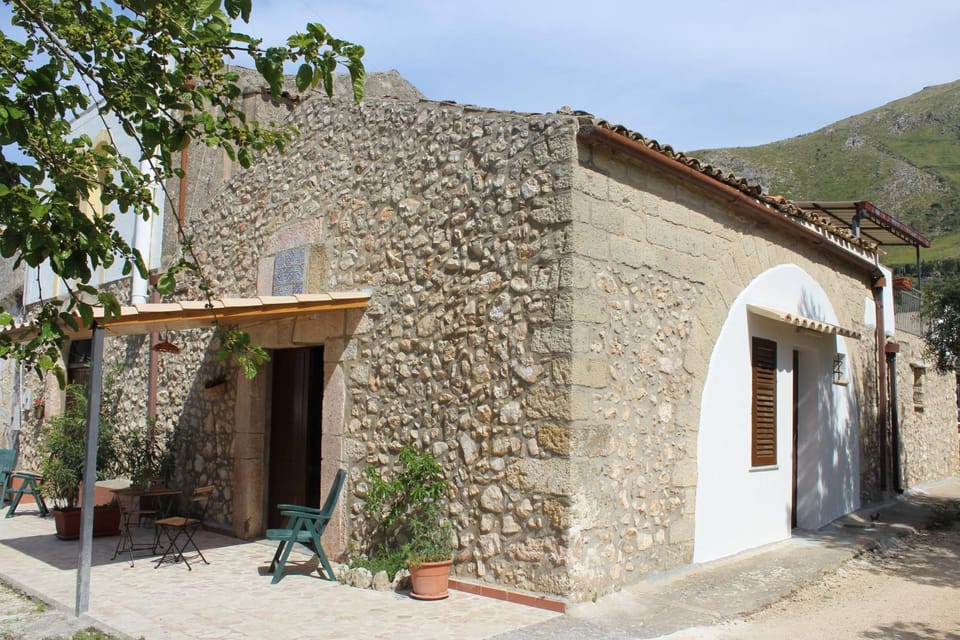 Property building, Patio, Facade/entrance