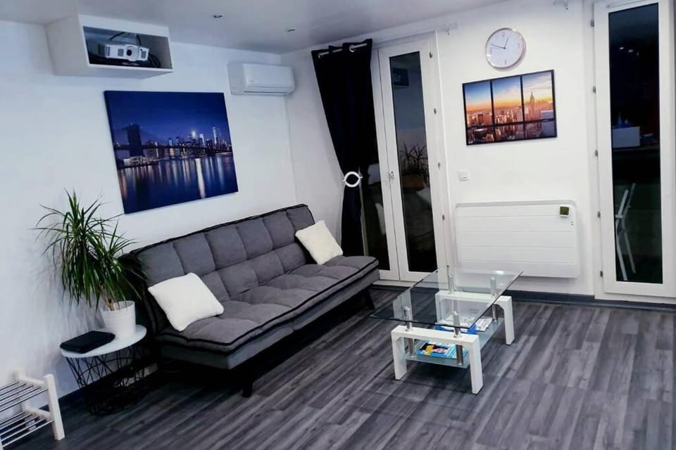 Superbe studio de 30m2 proche de Paris Apartment in Poissy