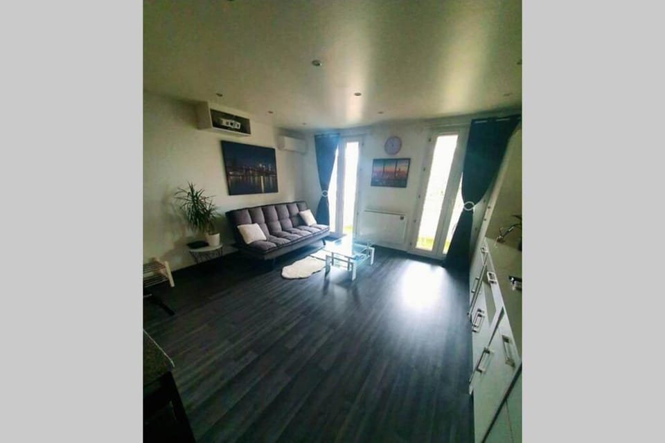 Superbe studio de 30m2 proche de Paris Apartment in Poissy