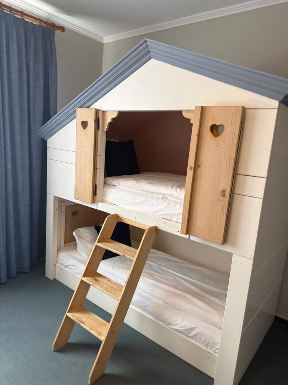 Bed, bunk bed