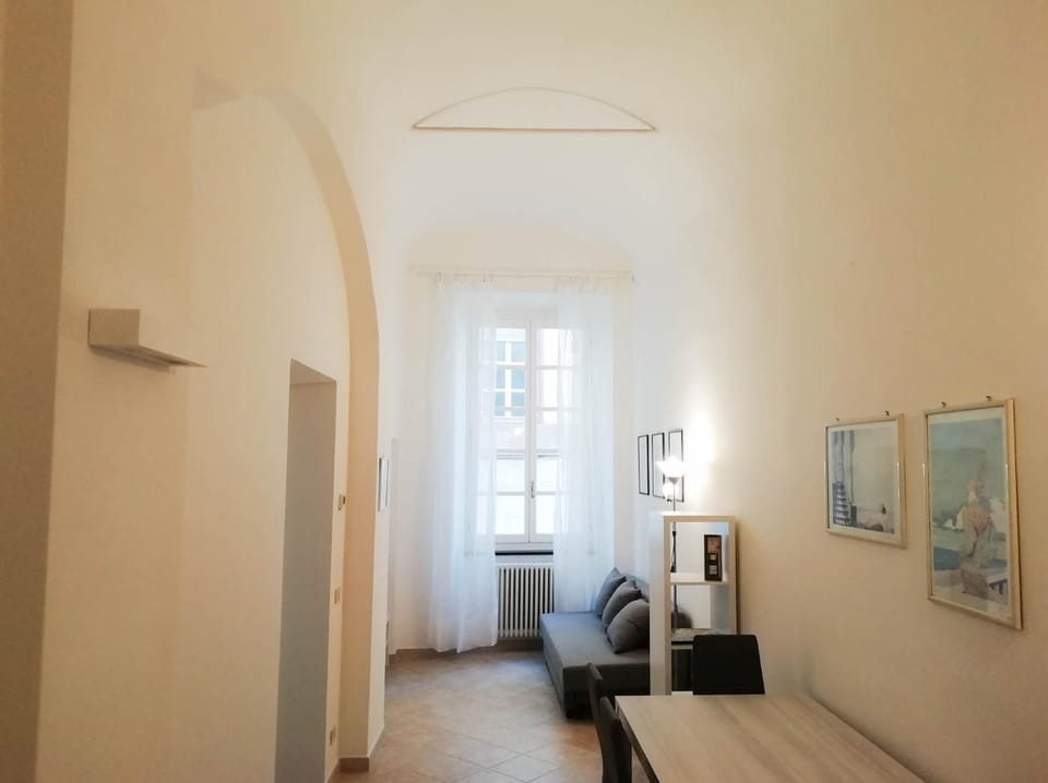 TV and multimedia, Living room, Photo of the whole room, Seating area, Dining area