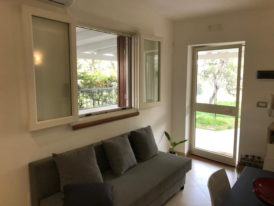 Living room, Garden view