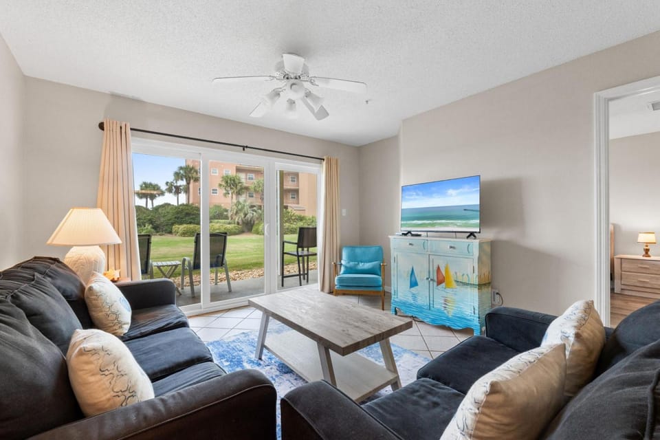 TV and multimedia, View (from property/room), Balcony/Terrace, Living room, Seating area