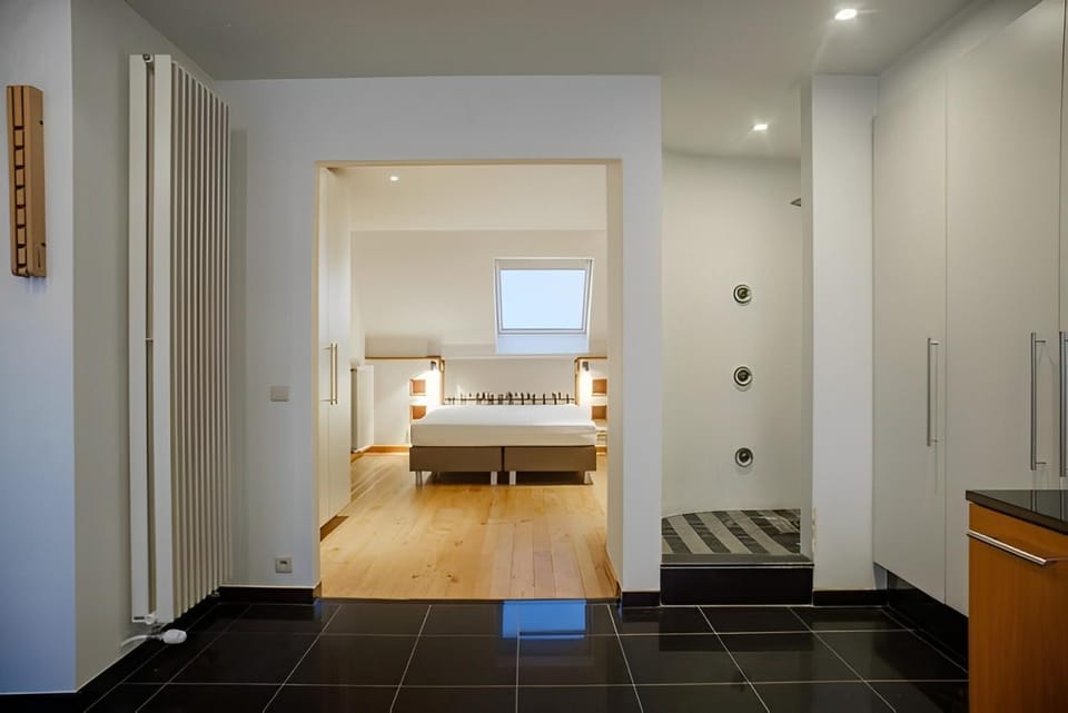 Shower, Bed, Bedroom