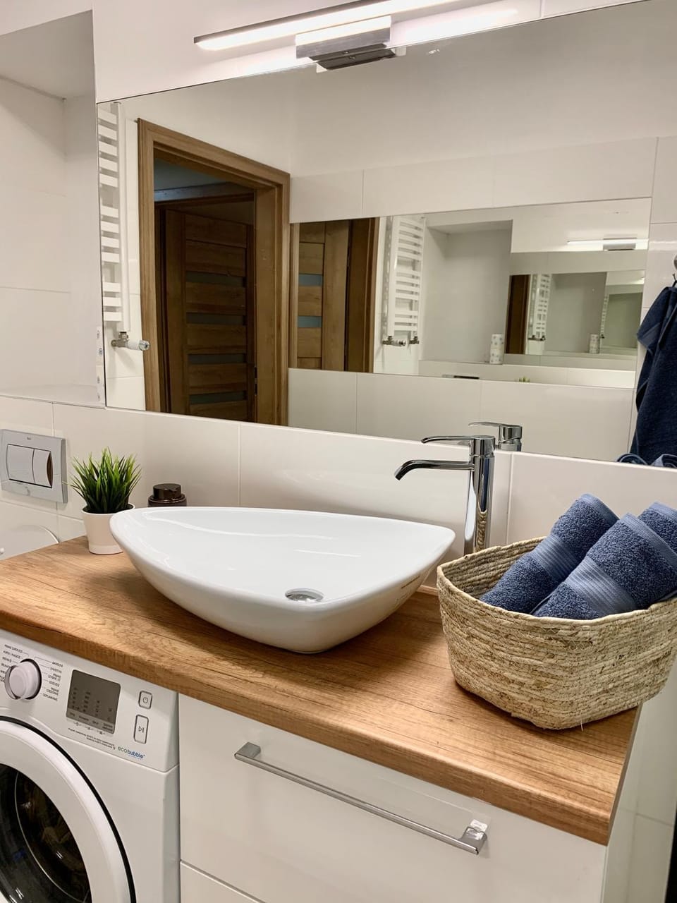 Bathroom, towels, washing machine
