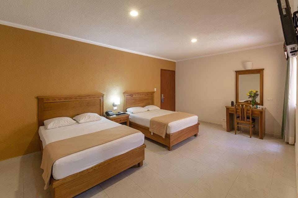 Tecnohotel Itzáes Hotel in Merida