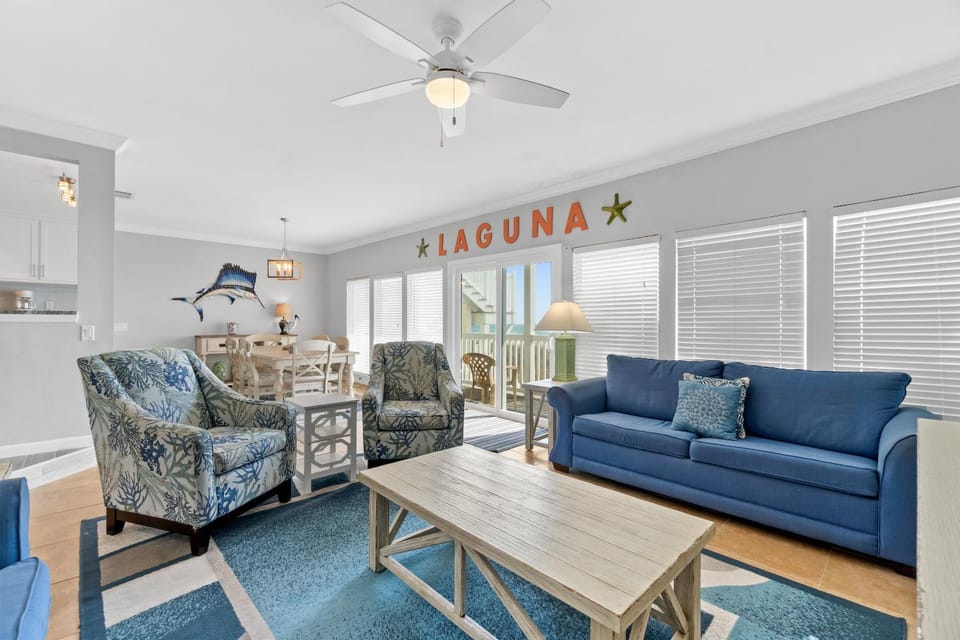 Balcony/Terrace, Living room, Decorative detail, Seating area, Dining area, fireplace, locker, air conditioner