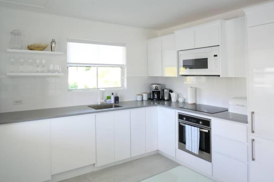 Sea Glass Villa - Spacious 1 Bed, 2 Bath on West Coast Apartment in Saint James