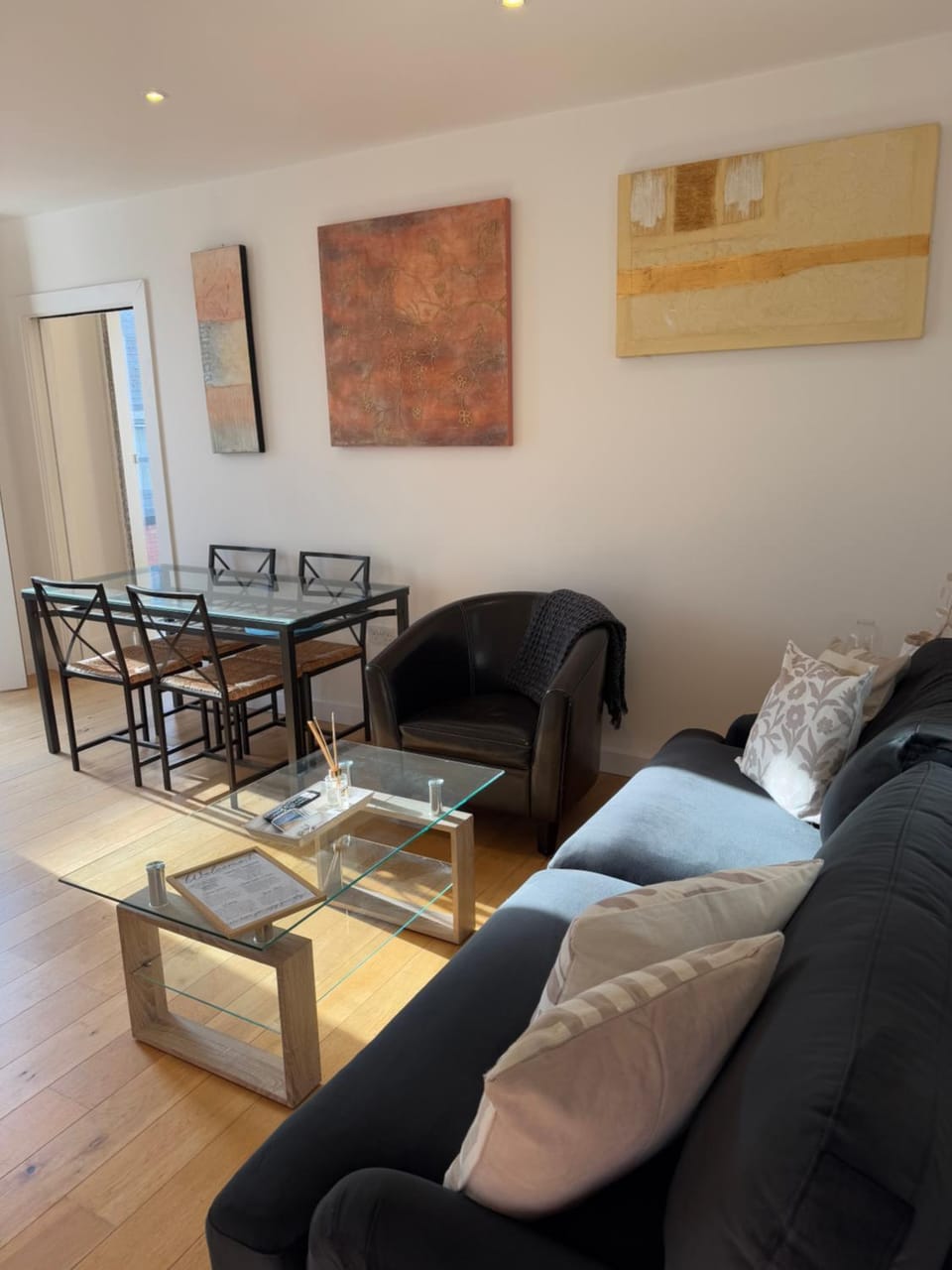 Central, modern and peaceful, lovely Cathedral views, two-bed apartment with 40" smart TV & free onsite parking Apartment in Lincoln