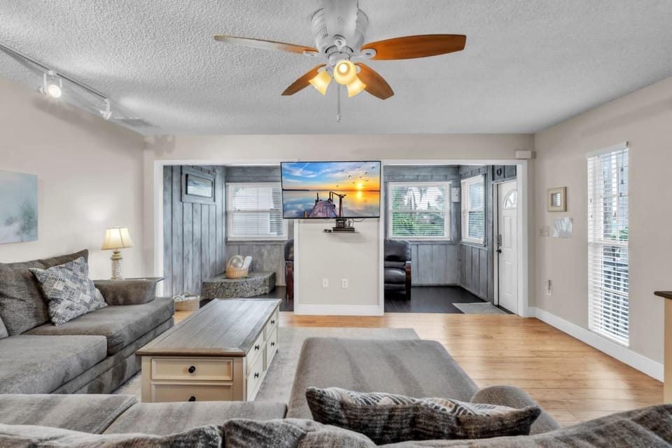 1 Step Closer villa House in Holmes Beach