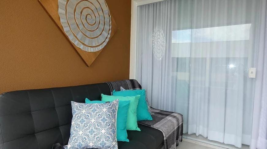 Apto Guarajuba Praia Condomínio Porto Smeralda-100 metros da Praia Apartment in State of Bahia