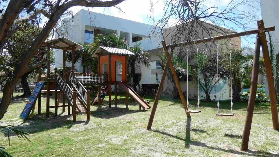 Apto Guarajuba Praia Condomínio Porto Smeralda-100 metros da Praia Apartment in State of Bahia