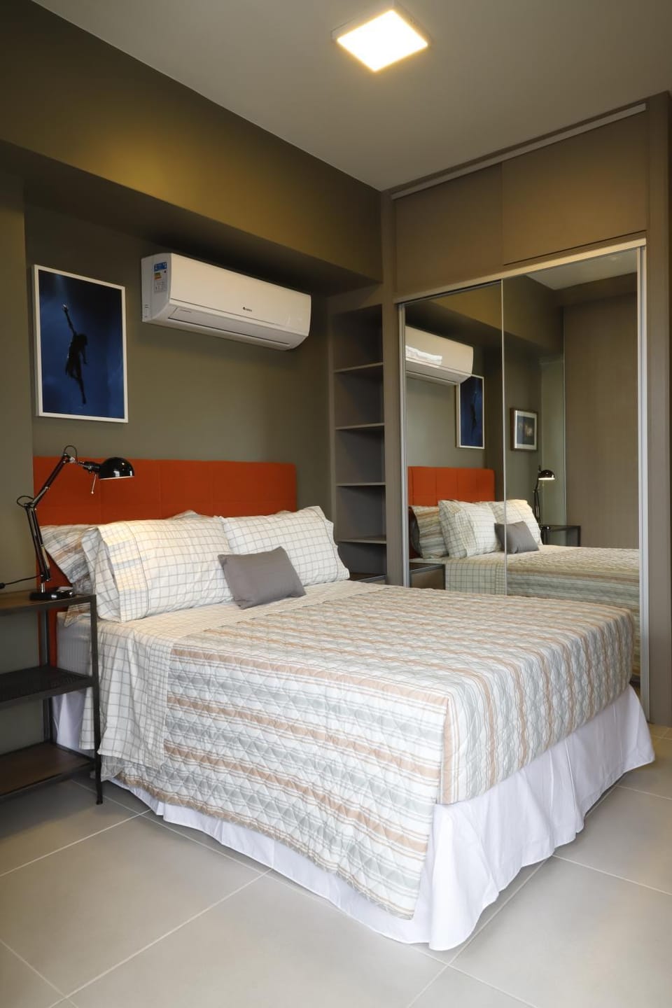 Bed, Photo of the whole room, Decorative detail, Bedroom