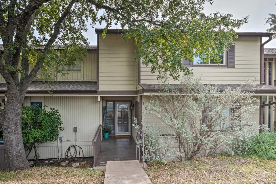 Lakefront Resort Living Pool, Golf, Tennis and More House in Point Venture