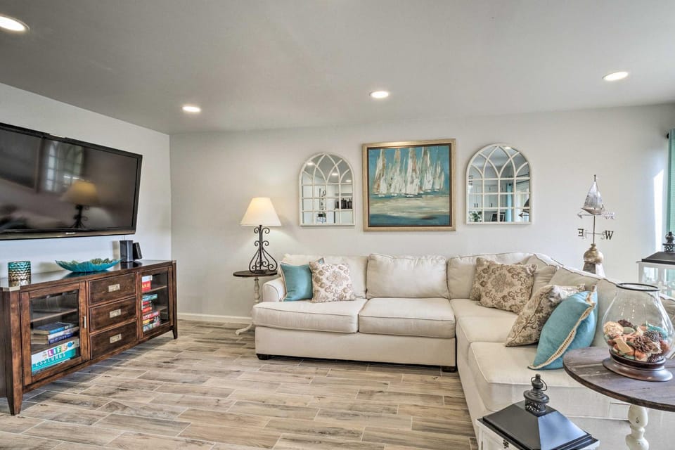 Lakefront Resort Living Pool, Golf, Tennis and More House in Point Venture