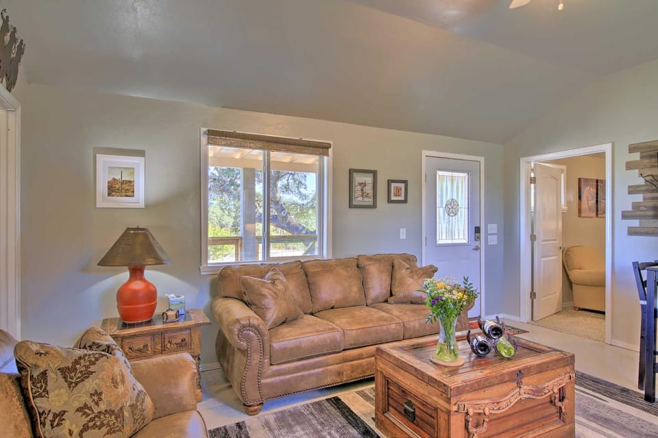 Updated Cabin with Fire Pit - 1 Mile From Downtown! Cabin in Fredericksburg