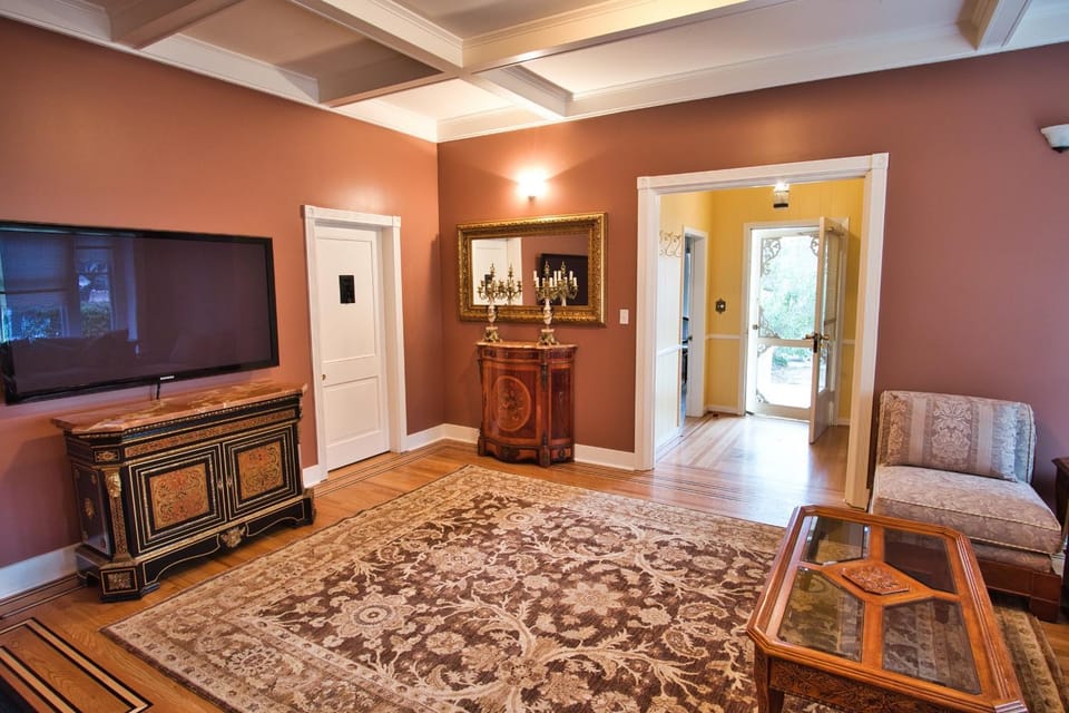 Communal lounge/ TV room, TV and multimedia, Living room, Seating area