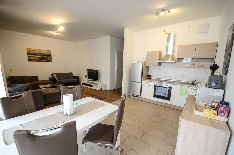 Kitchen or kitchenette, Seating area