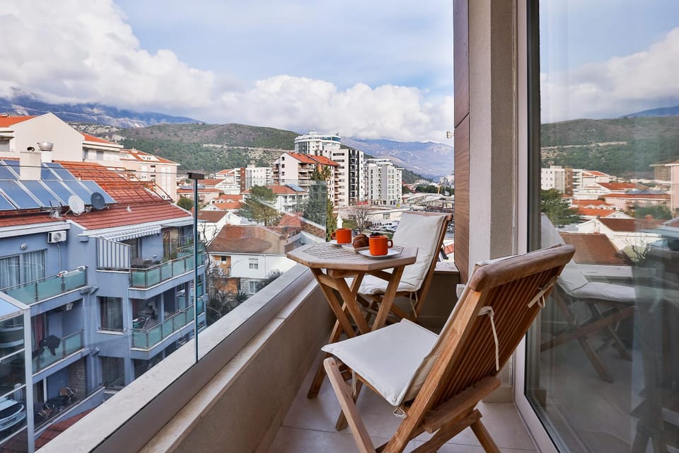 Day, View (from property/room), Balcony/Terrace, Seating area, City view, Mountain view