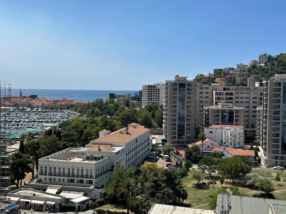 Neighbourhood, Natural landscape, City view, Sea view, Street view, Location