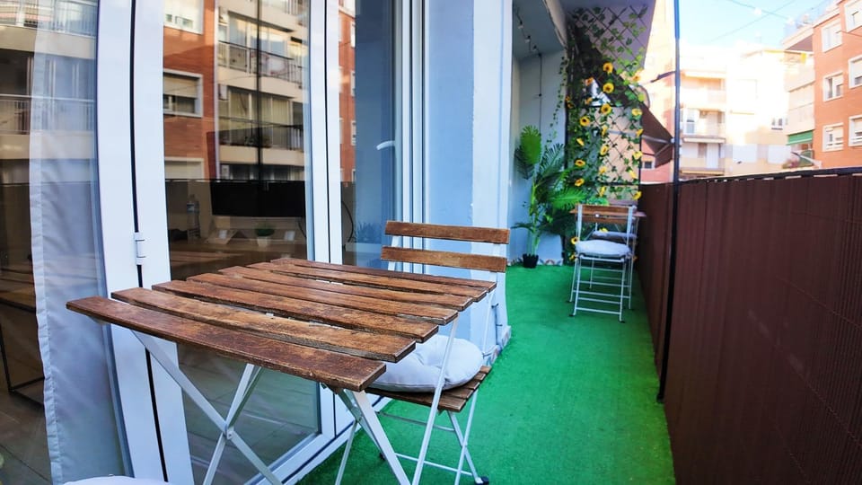 Day, Dining area