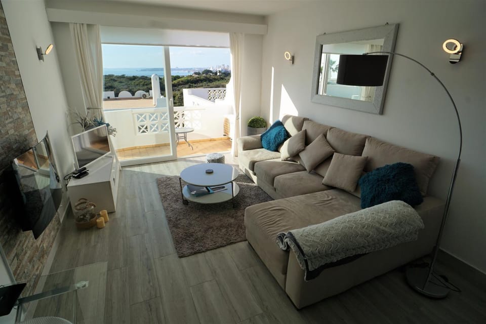 TV and multimedia, Living room, Seating area, City view, Garden view, Sea view