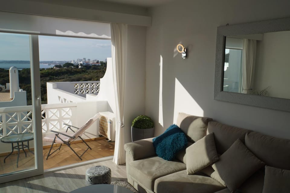 Garden, Living room, City view, Sea view