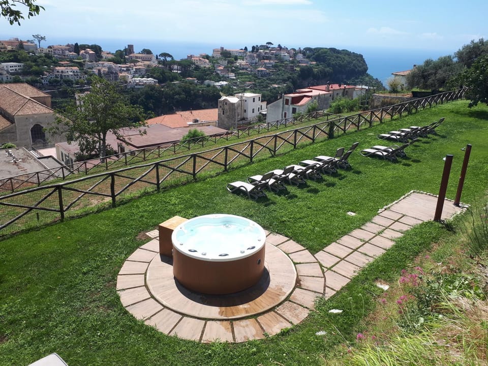 Garden, Hot Tub, sunbed