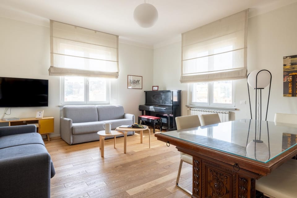 Communal lounge/ TV room, TV and multimedia, Living room, Seating area, Evening entertainment