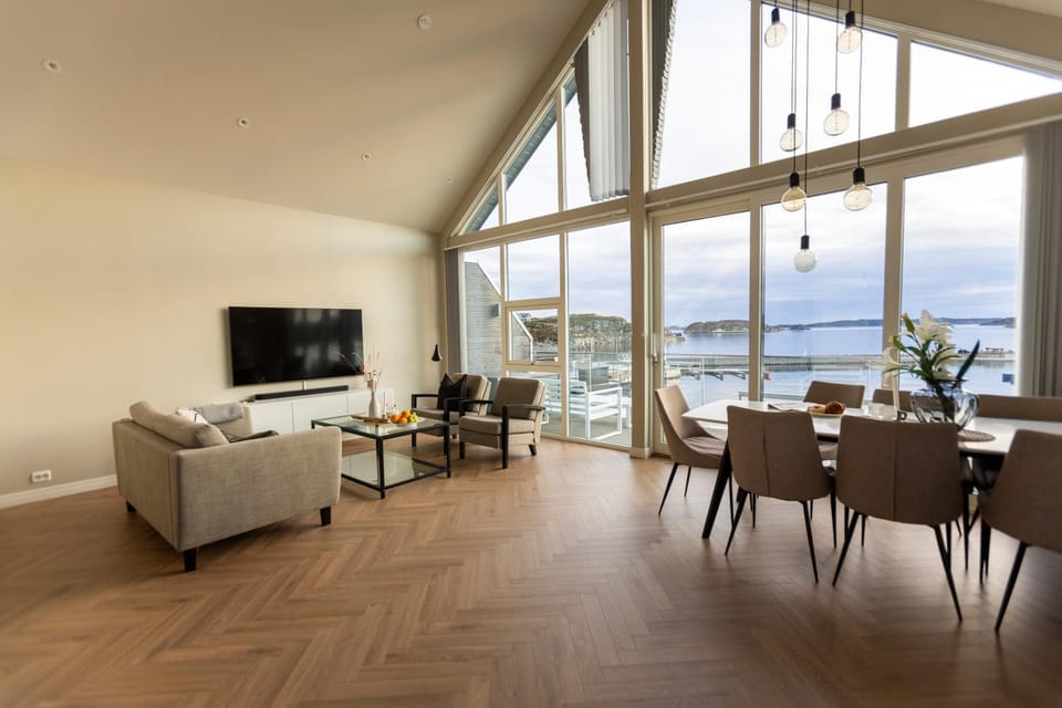 Living room, Dining area