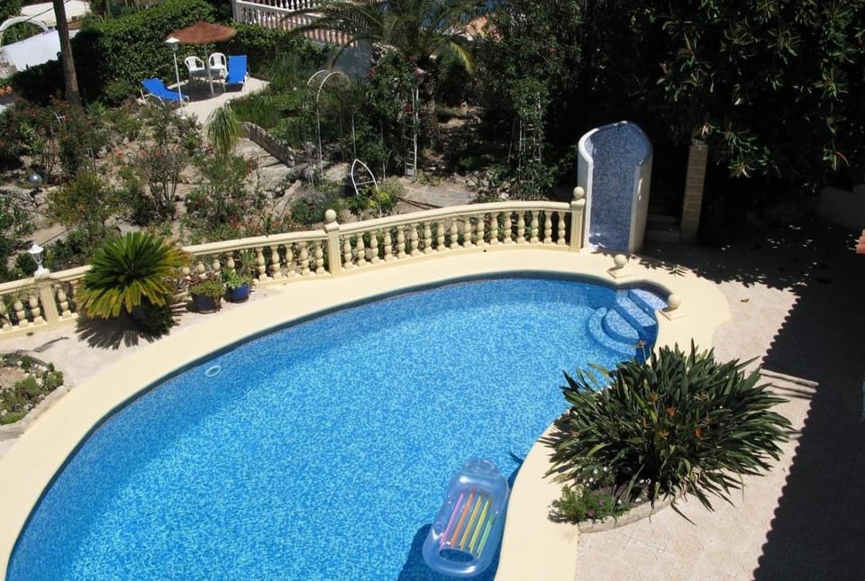 Swimming pool, Swimming pool