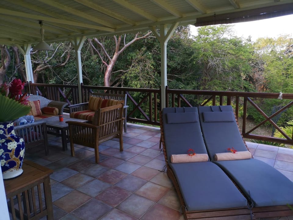 Natural landscape, Balcony/Terrace, Living room, Seating area, Dining area, Garden view