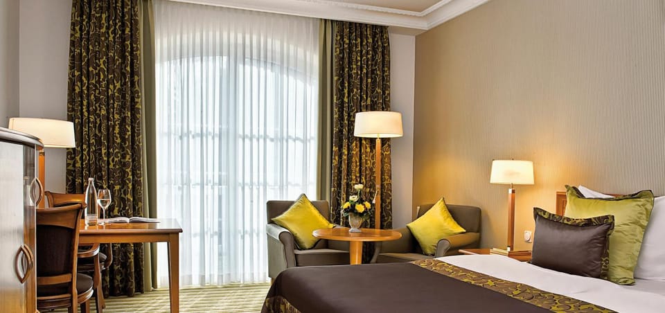 Seating area, Bedroom